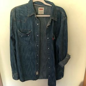 Men’s Levi jean button up.